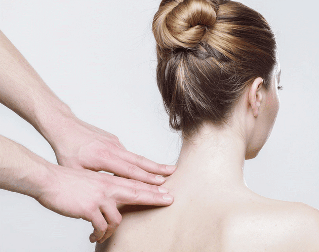 Γυναικείο μασάζ αυχένα