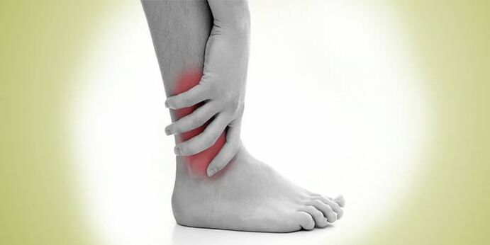 Πόνος στα πόδια με οστεοαρθρίτιδα στον αστράγαλο